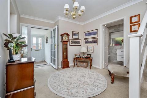 4 Brook End Close, Henley-in-arden, B95 5JE