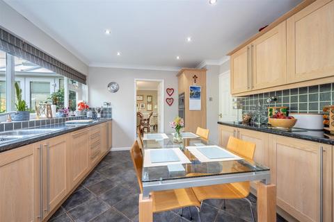 4 Brook End Close, Henley-in-arden, B95 5JE