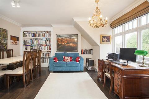 3 bedroom flat to rent, Bracknell Gardens, Hampstead NW3