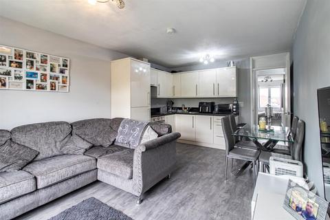 2 bedroom apartment for sale, Merrylands, Basildon SS15