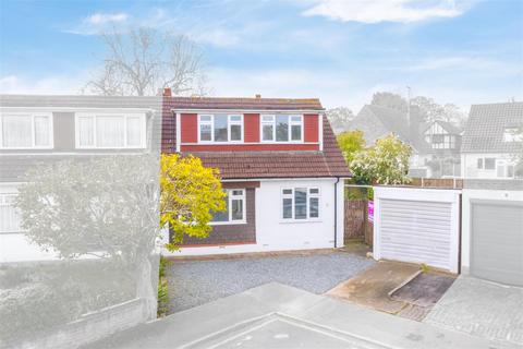 4 bedroom semi-detached house for sale, Meadow Way, Hockley SS5