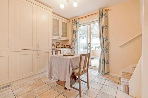 58 Broadmanor, Pocklington, York, YO42 2GB
