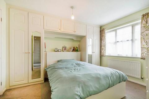 58 Broadmanor, Pocklington, York, YO42 2GB