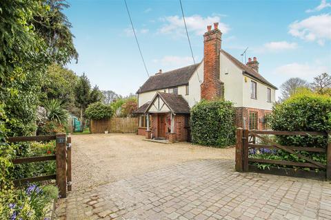 4 bedroom detached house for sale, * SIGNATURE HOME * Coxtie Green Road, Pilgrims Hatch, Brentwood
