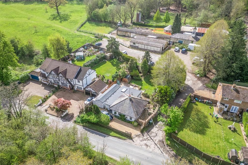 Holly Lane, Banstead 3 bed detached bungalow for sale £729,000