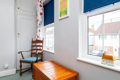 56 Vale Road, Sutton, SM1 1QH
