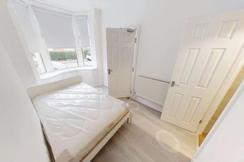 5 bedroom terraced house to rent, 5 EN SUITE BEDROOMS AVAILABLE NOW