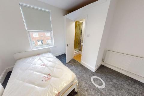 5 bedroom terraced house to rent, 5 EN SUITE BEDROOMS AVAILABLE NOW