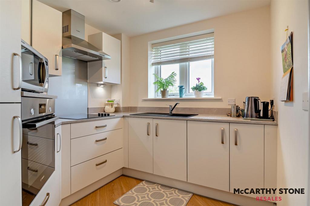 Kitchen: