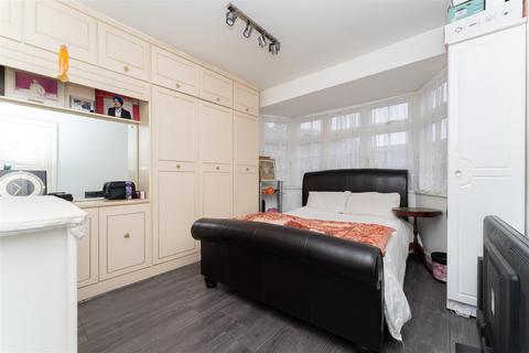 36 Avenue Crescent, Hounslow, TW5 9RE