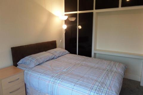 1 bedroom semi-detached house to rent, Springfield Road, Ashford TW15