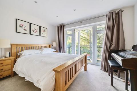 2 bedroom flat for sale, Holden Road, Woodside Park