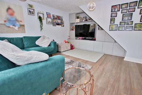 4 bedroom end of terrace house for sale, Byron Avenue, Borehamwood