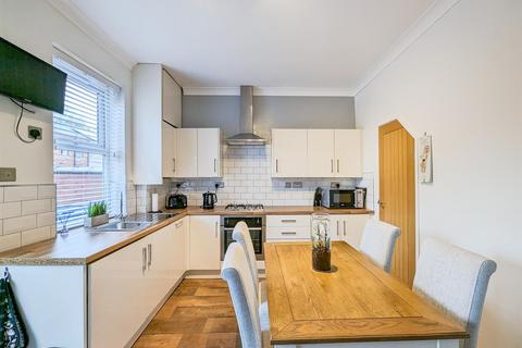 2 bedroom end of terrace house for sale, Picksley Street, Leigh
