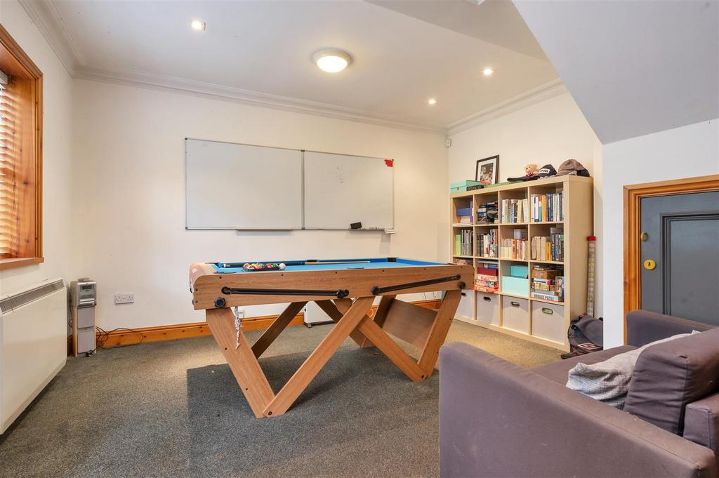 Garage & Annexe