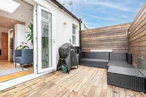 3 bedroom terraced house to rent, Bute Street, Brighton