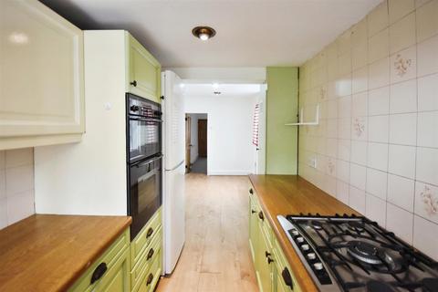 2 bedroom cottage to rent, Orchard Road, Brentford