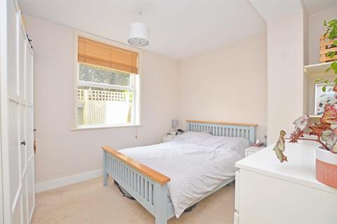 1 bedroom flat to rent, Stanley Road, Teddington