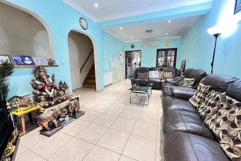 4 bedroom house for sale, Hunter Road, Ilford