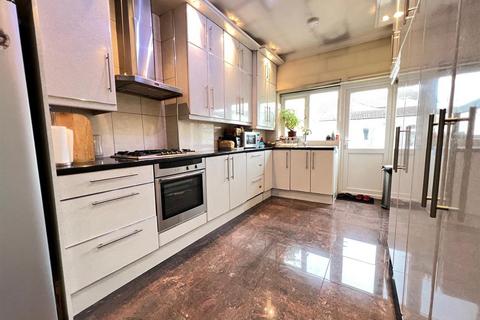 4 bedroom house for sale, Hunter Road, Ilford