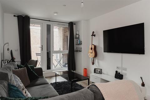 1 bedroom apartment for sale, Marketfield Way, Redhill
