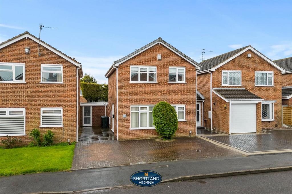 Peacock Avenue, CLOSE TO THE... 3 bed detached house for sale £300,000