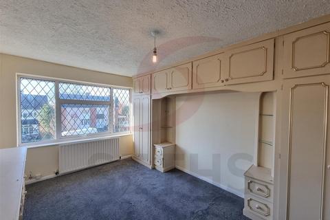 3 bedroom semi-detached house to rent, Kent Drive, Leicester LE2