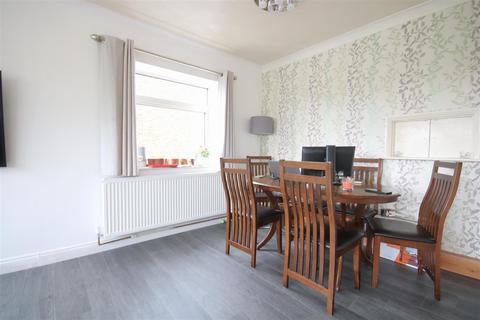 3 bedroom apartment for sale, Gibson Court, Langley