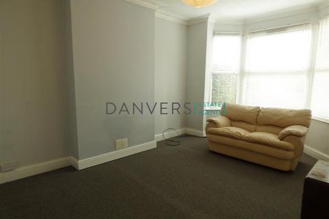 4 bedroom end of terrace house to rent, Fosse Road South, Leicester LE3