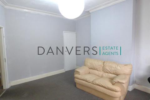 4 bedroom end of terrace house to rent, Fosse Road South, Leicester LE3