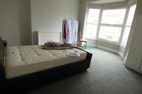4 bedroom end of terrace house to rent, Fosse Road South, Leicester LE3