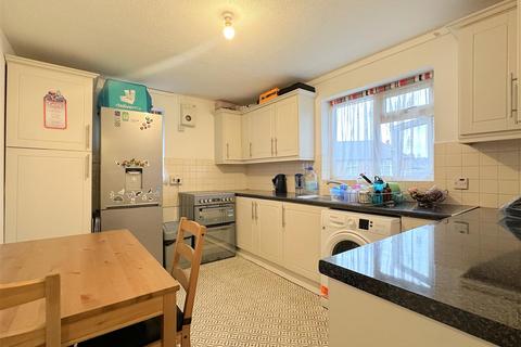 2 bedroom flat for sale, Coleman Close, Leicester LE5