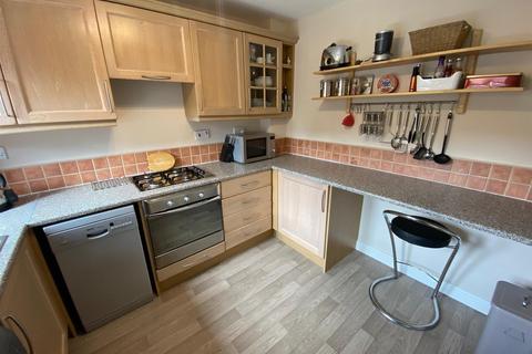 3 bedroom townhouse for sale, Highfield Court, Liversedge