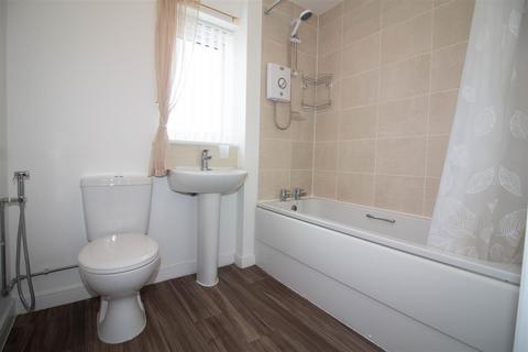 3 bedroom terraced house to rent, Quarry Close, Killingworth Village, Newcastle Upon Tyne