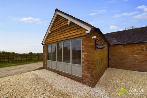 4 bedroom barn conversion to rent, Knightsfield Road, Burton-On-Trent DE13