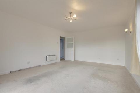2 bedroom flat to rent, Tennyson Road, Worthing BN11