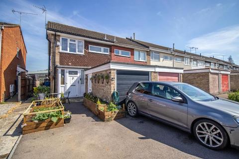 3 bedroom end of terrace house for sale, Dolphins, Westcliff-on-Sea SS0
