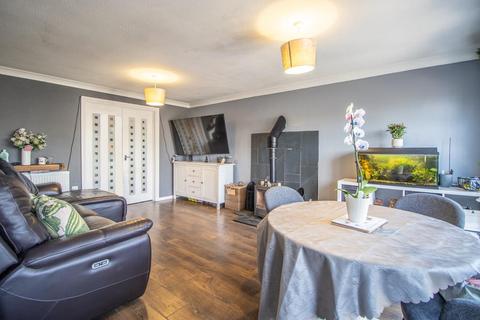 28 Dolphins, Westcliff-on-sea, SS0 0LD