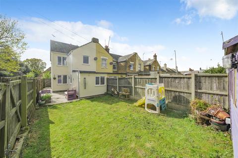 3 bedroom end of terrace house for sale, California Road, Mistley