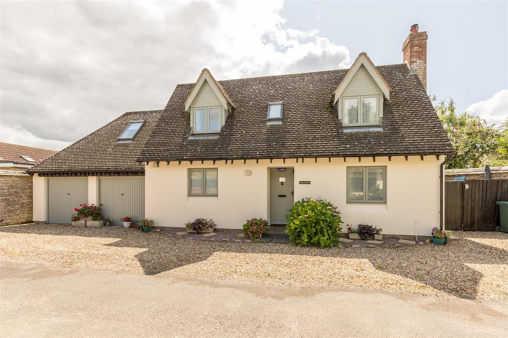 Westlands Avenue, WestonOnTheGreen 3 bed detached house for sale £