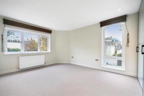 4 bedroom end of terrace house to rent, Hampstead Lane, London