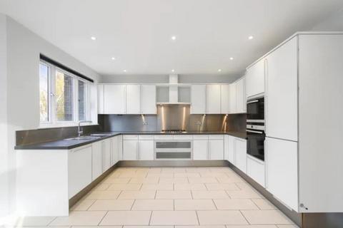 4 bedroom end of terrace house to rent, Hampstead Lane, London