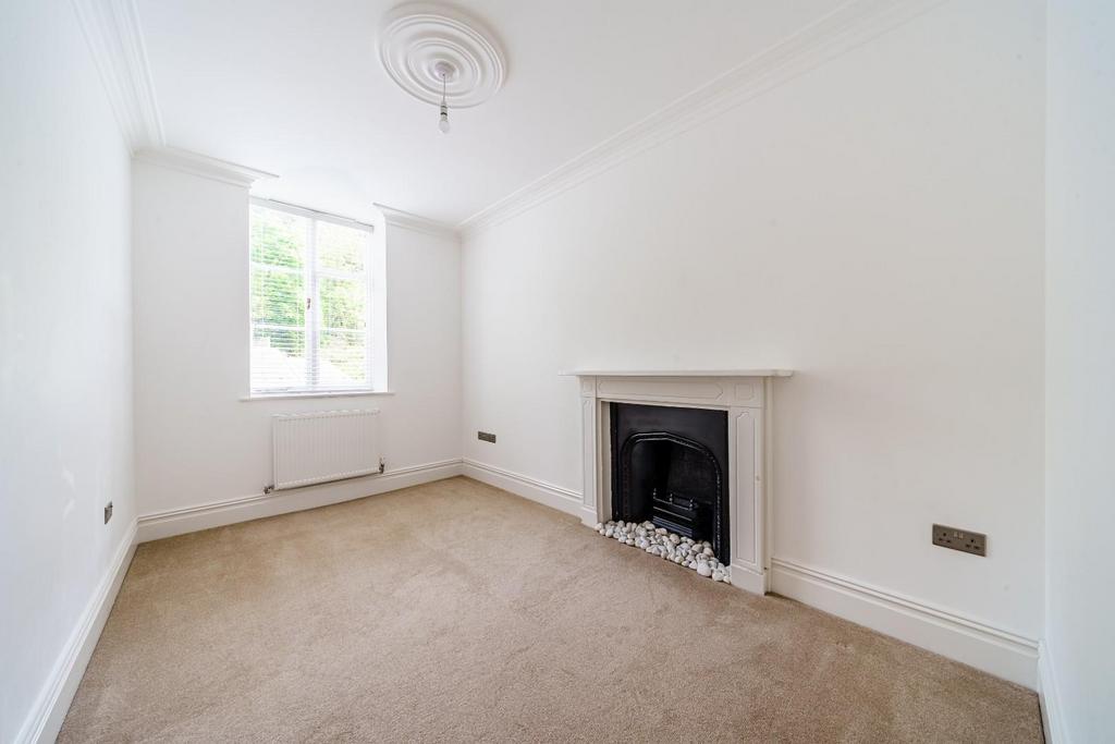 4 - bed 1.jpg