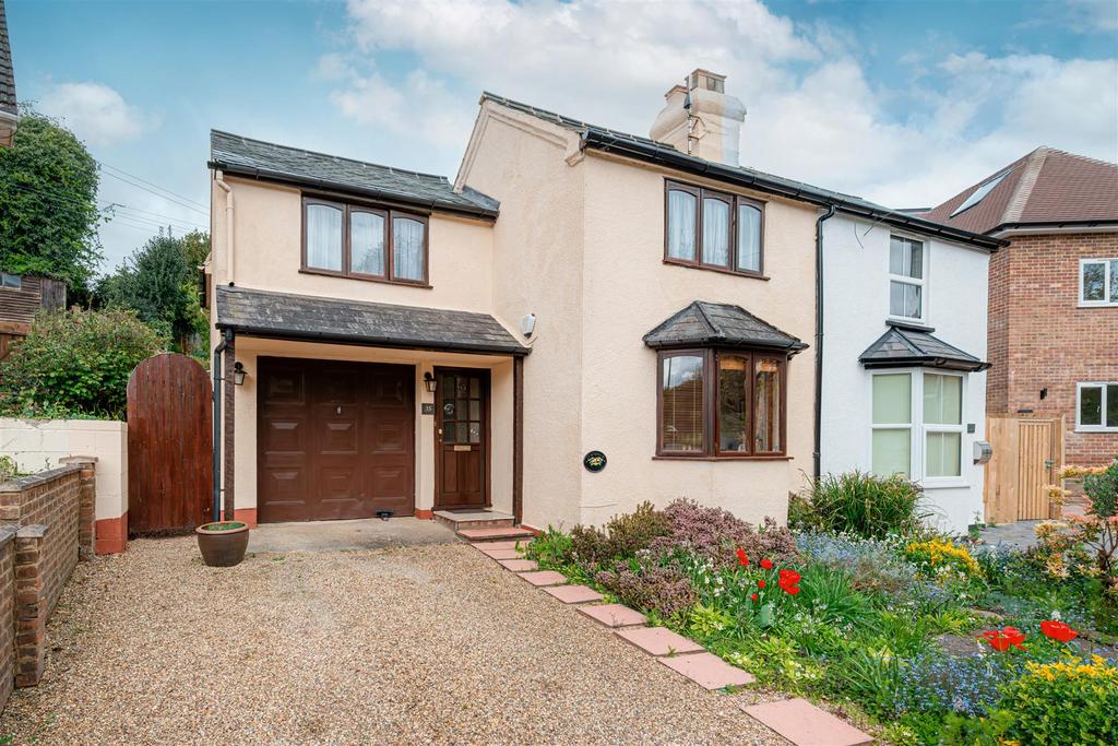 35 Totteridge Lane, High HP13 4 bed semidetached house for