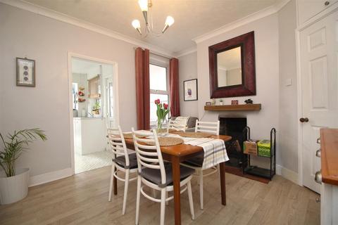 194 Belsize Avenue, Peterborough, PE2 9HX
