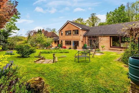 Mazda Mount Chalk Lane, Ashtead, KT21 1DJ