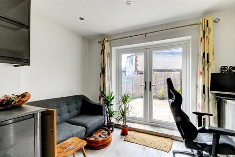 2 bedroom semi-detached house for sale, Quarry Road, Richmond