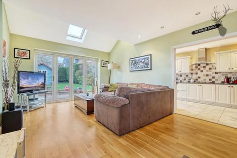 41 Forest Drive, Theydon Bois, Epping, CM16 7HB