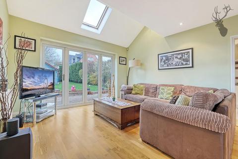 41 Forest Drive, Theydon Bois, Epping, CM16 7HB