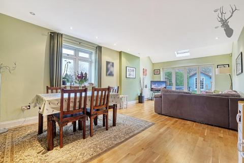 41 Forest Drive, Theydon Bois, Epping, CM16 7HB